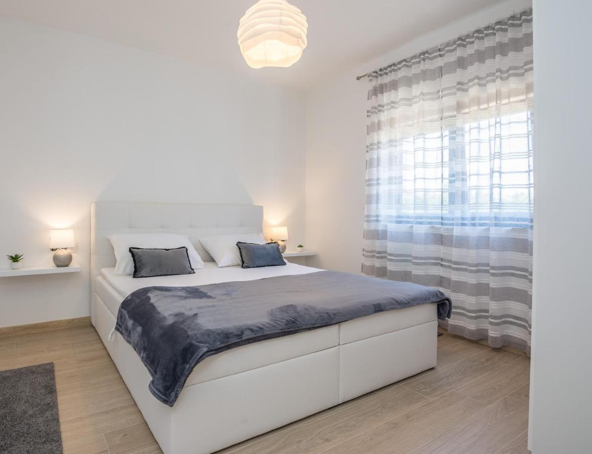 זאדאר Apartments Maella מראה חיצוני תמונה